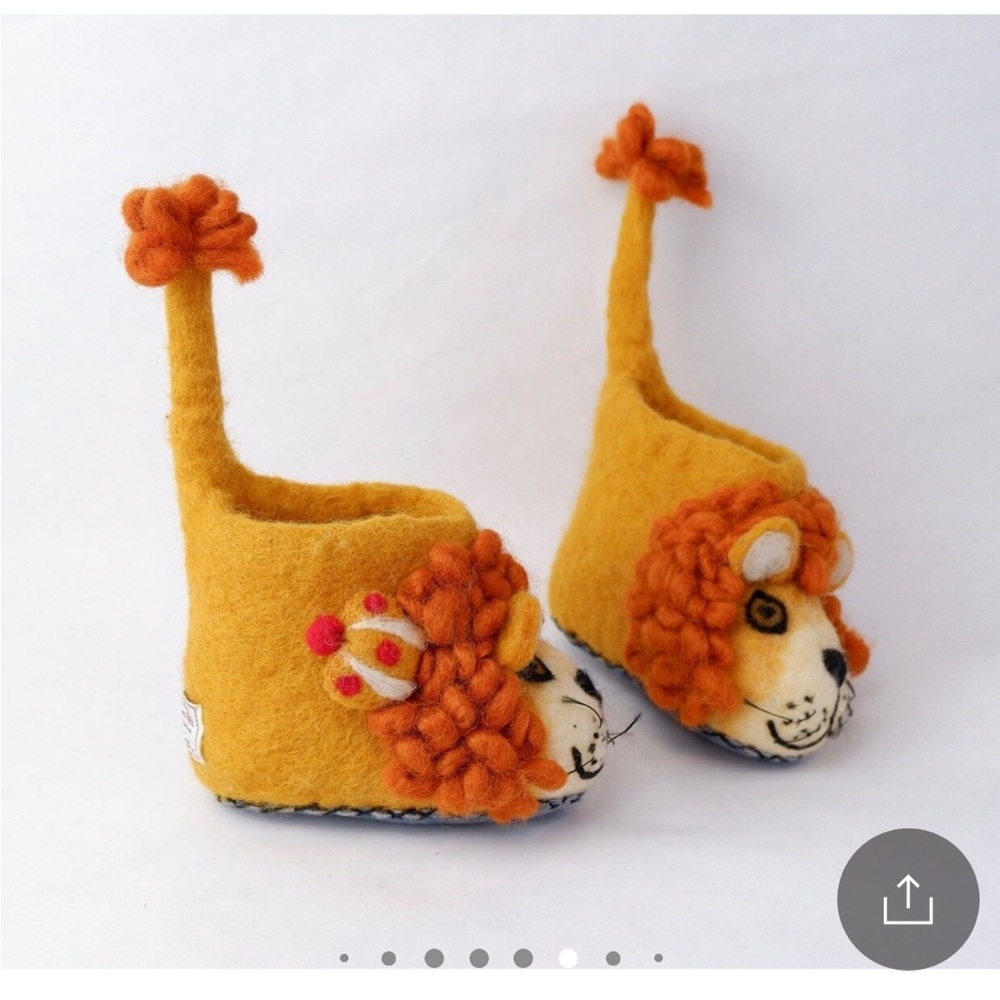 Sew Heart Felt England Baby Leopold Lion Felt Slippers, 0-1 years - Picture 4 of 4